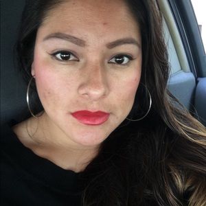 Meet your Posher, Leticia